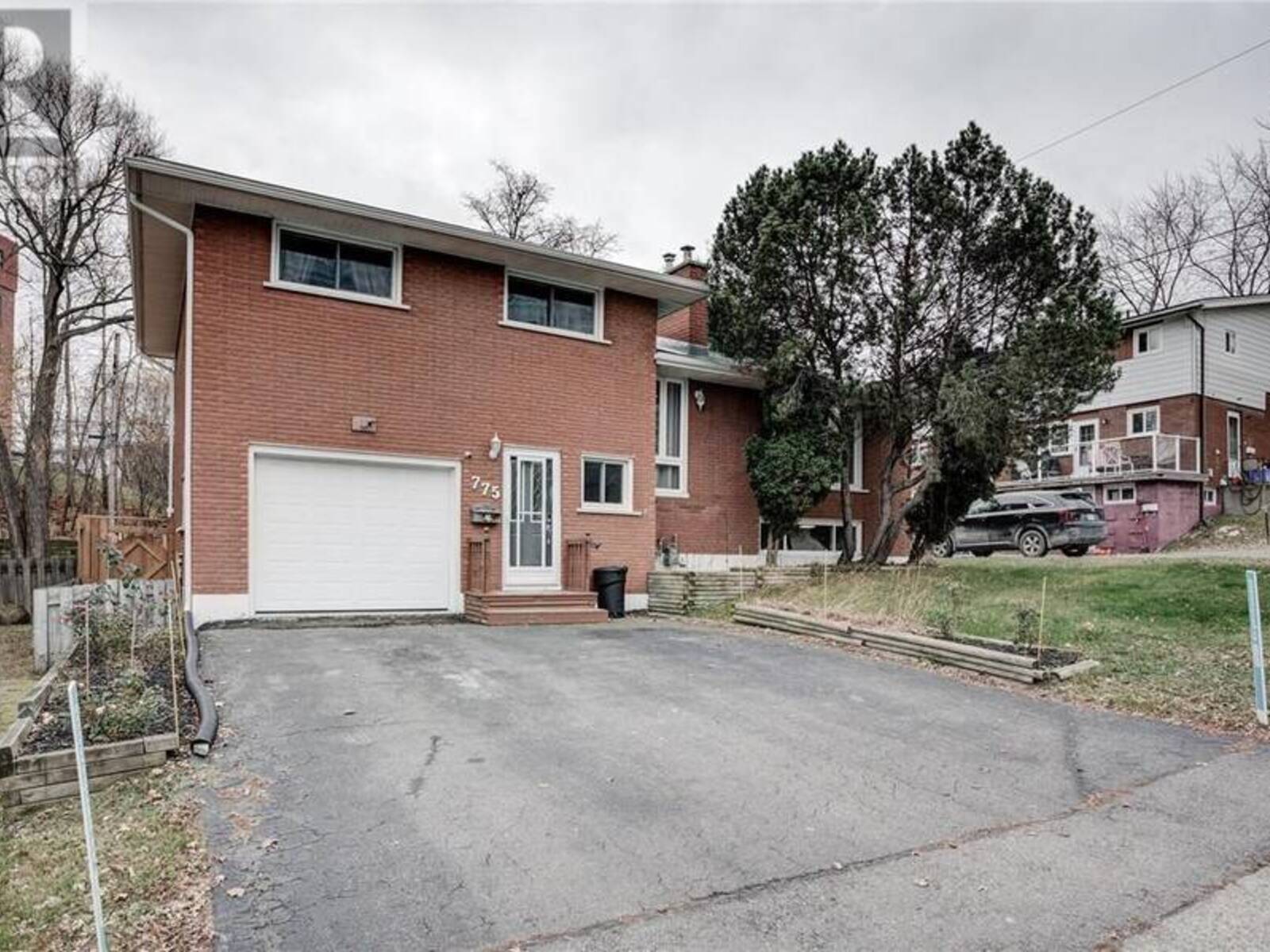 775 Burton Avenue, Sudbury, Ontario P3C 4L3