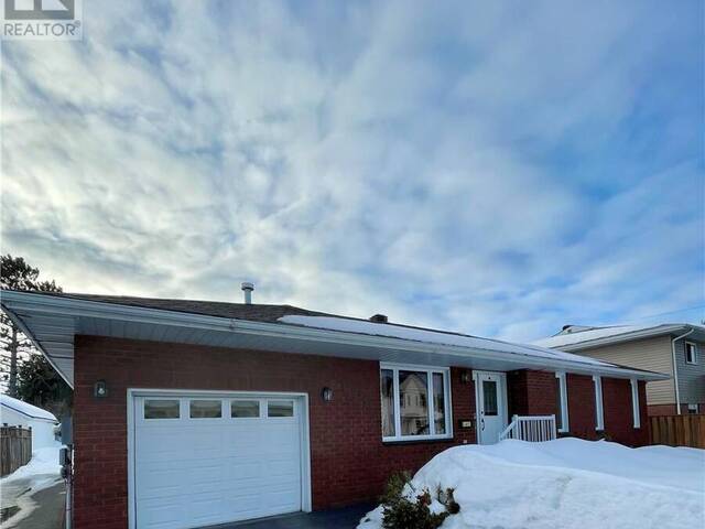 195 Carrie Sturgeon Falls Ontario, P2B 1B1