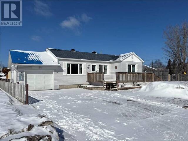 5 Algoma Chelmsford Ontario, P0M 1L0 - 4 Bedrooms Home For Sale