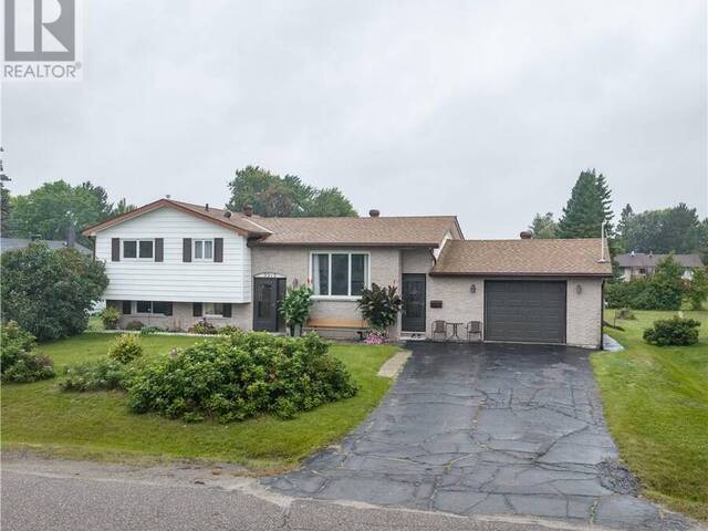 3213 Parkdale Crescent Val Caron Ontario, P3N 1A7 - 3 Bedrooms Home For Sale