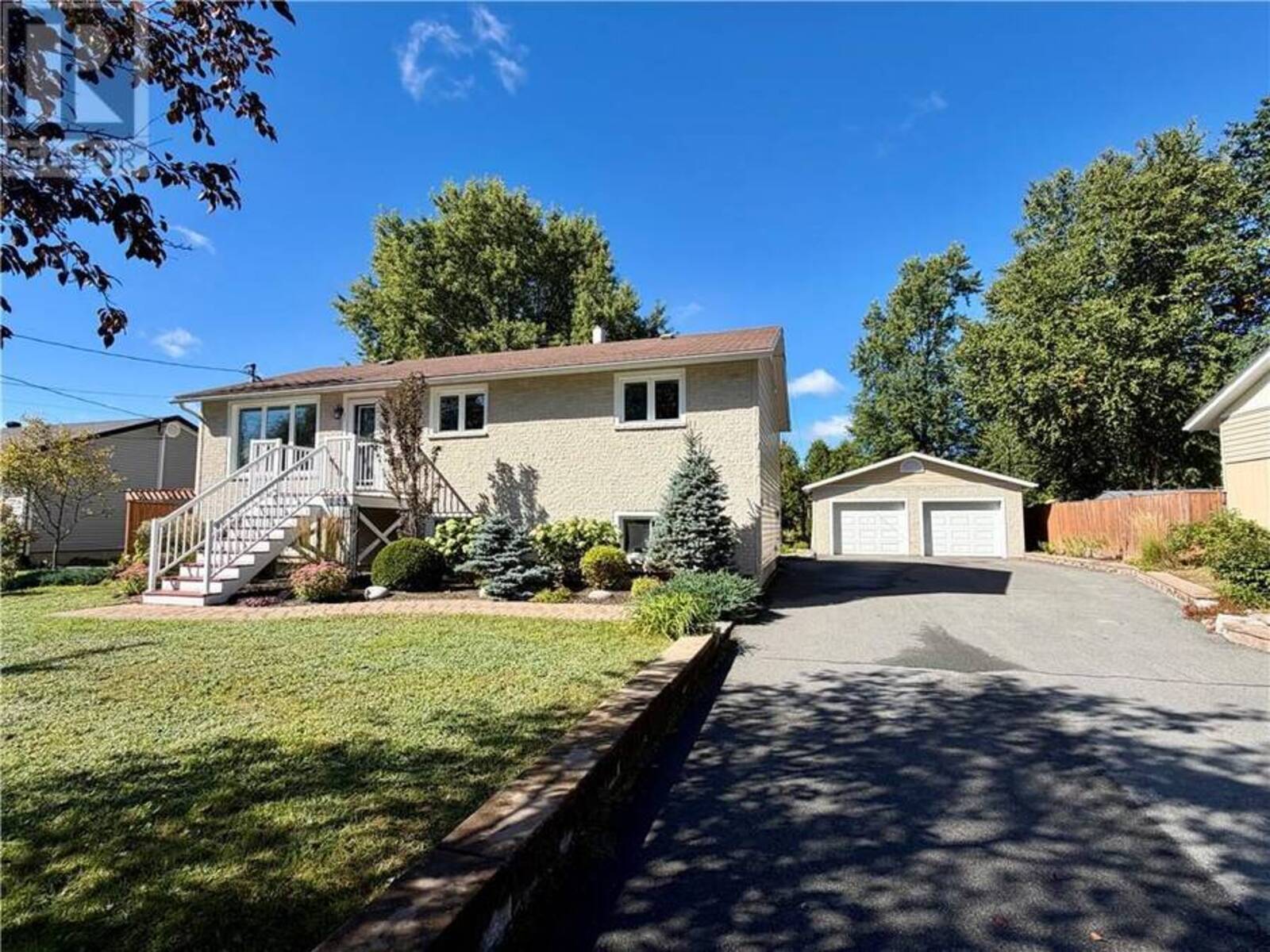 3032 Hillsdale Court, Val Caron, Ontario P3N 1A7