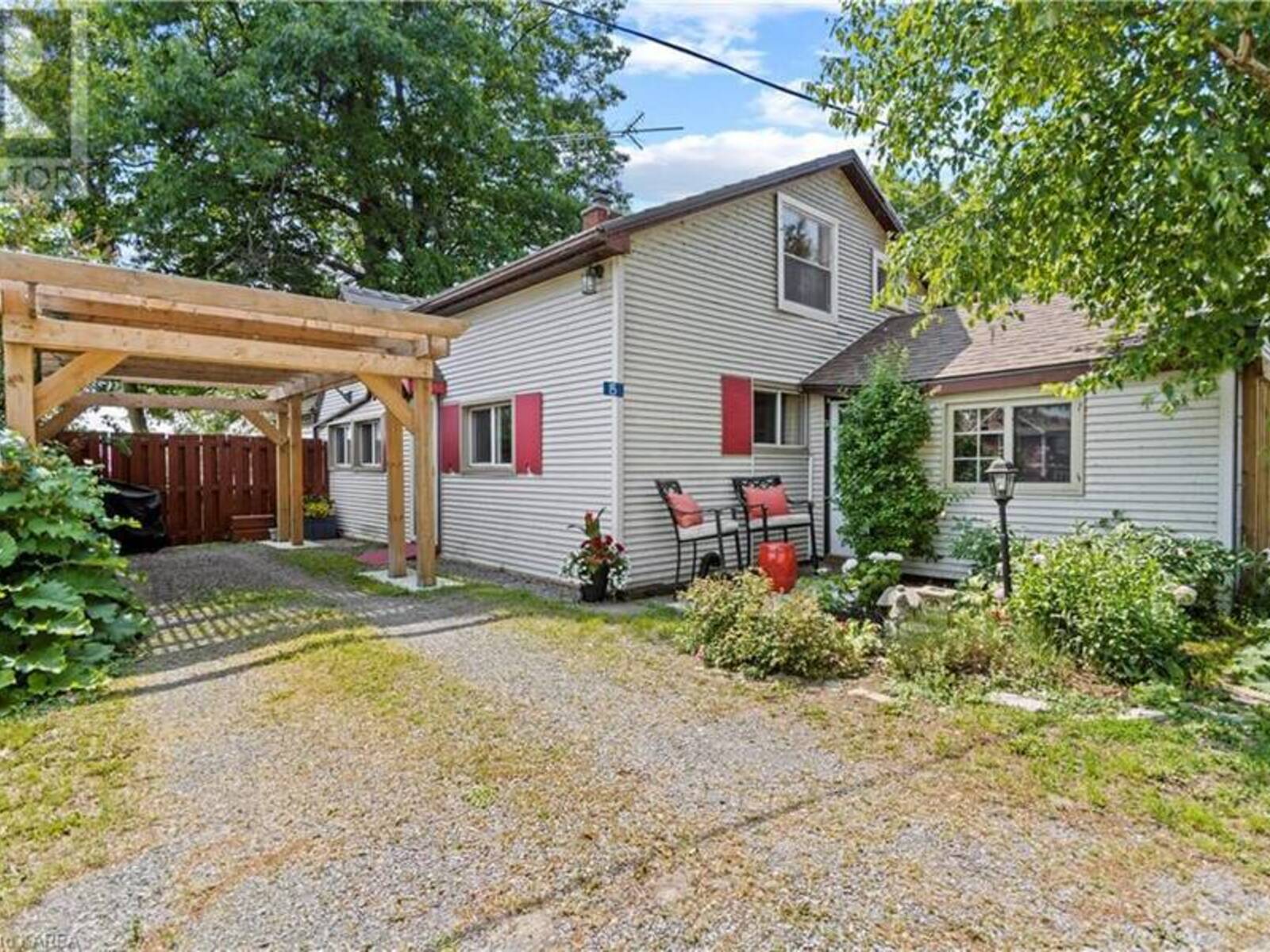 15 STURTIVANS Lane, Gananoque, Ontario K7G 2V4