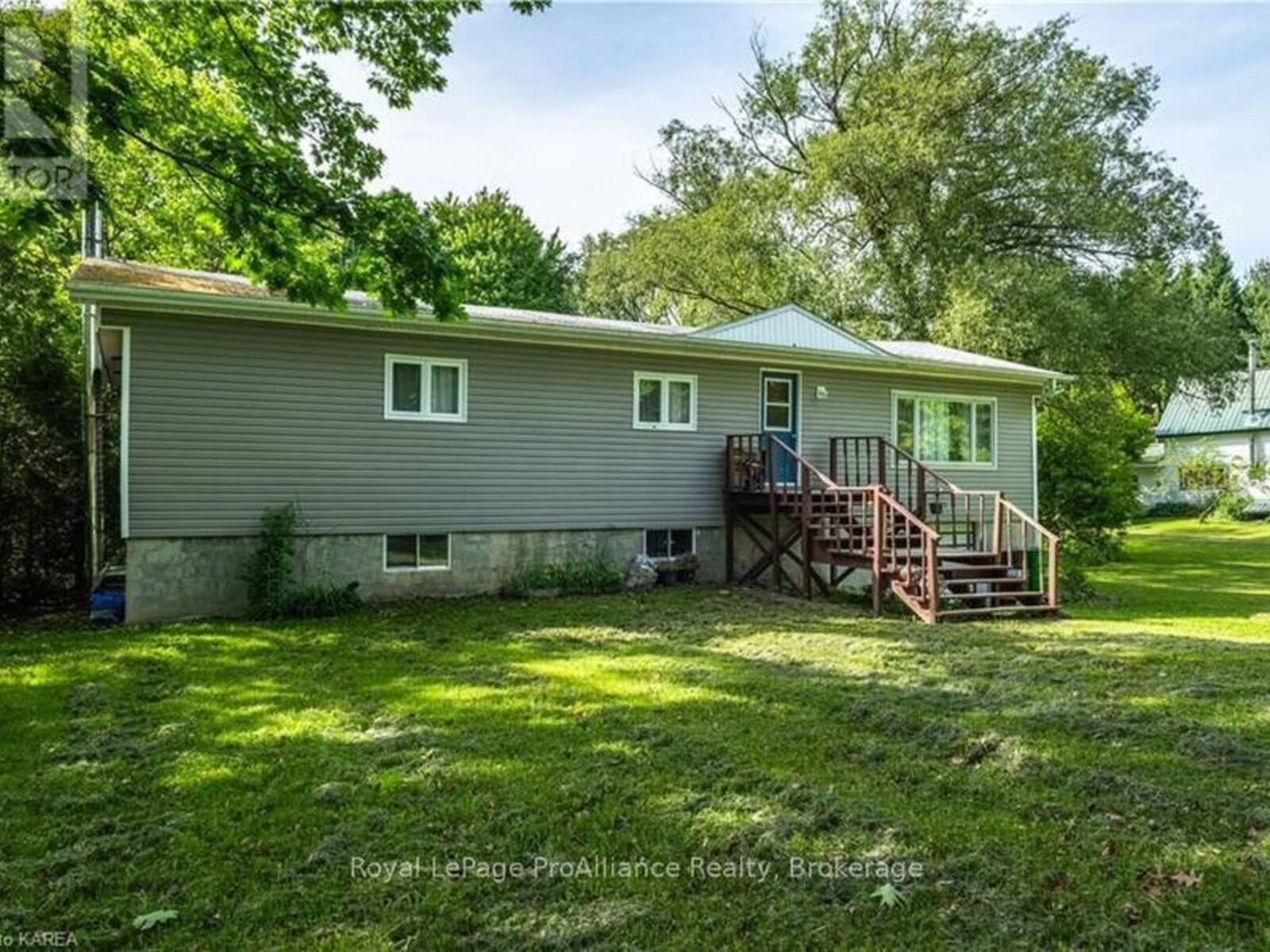 32 OLD RIVER ROAD, Leeds, Ontario K0E 1R0