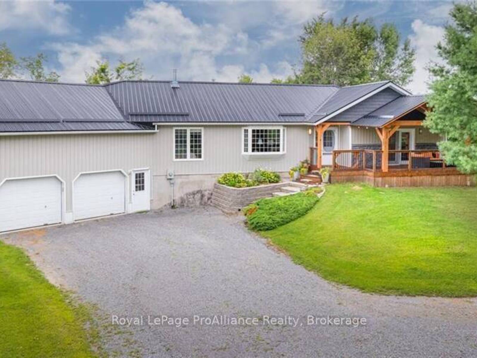 407 DEAN SMITH ROAD, South Frontenac, Ontario K0H 2L0