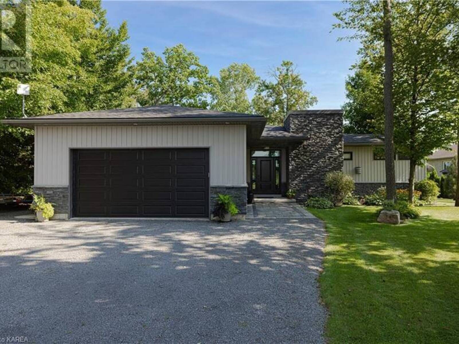 51 APPLEWOOD COVE DRIVE, Bath, Ontario K0H 1G0