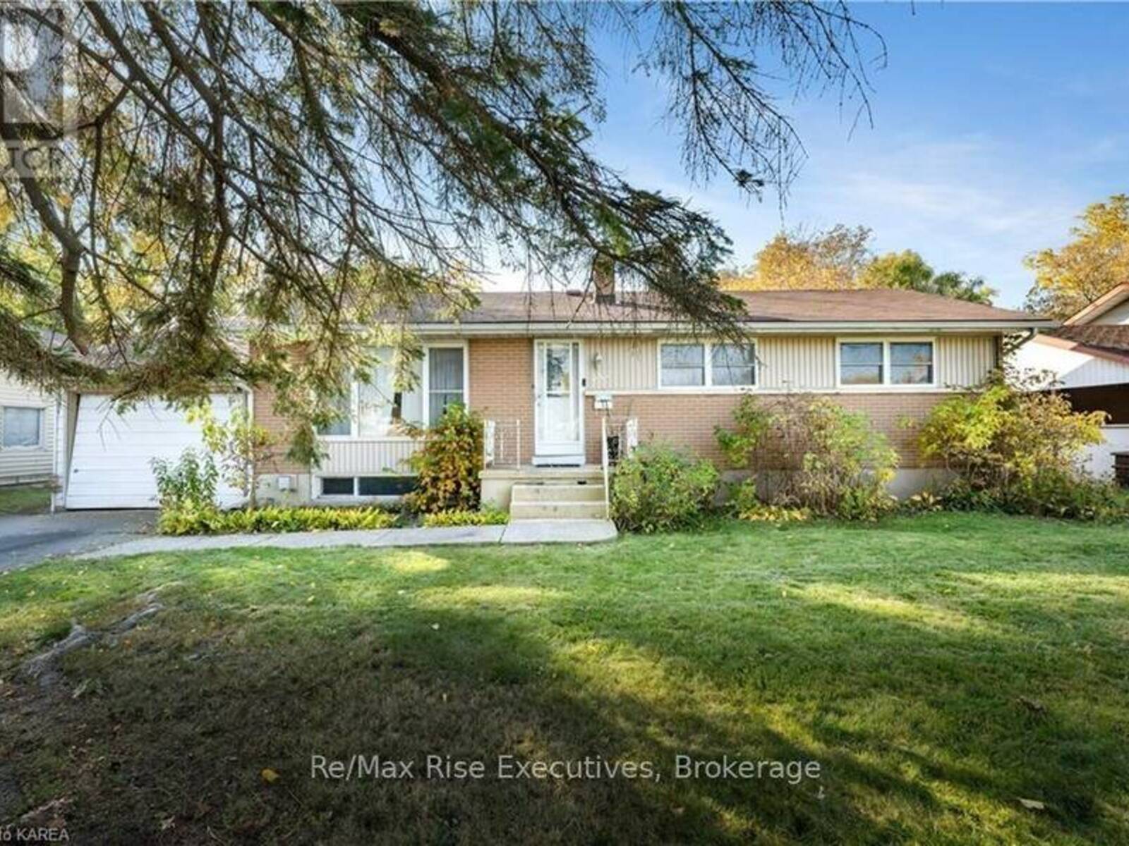 459 MCEWEN DRIVE, Kingston, Ontario K7M 3W6