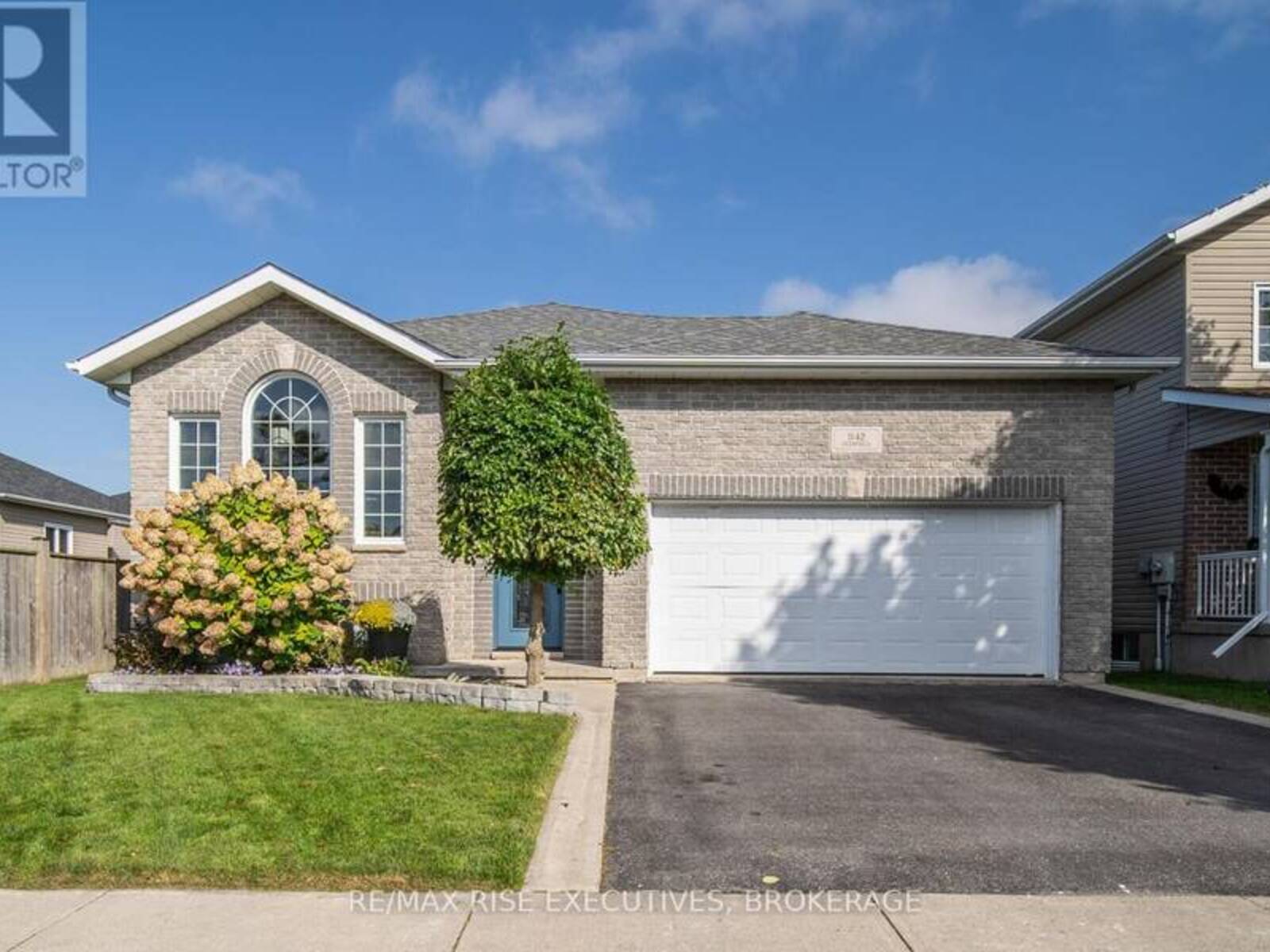 1142 DEERFIELD DRIVE, Kingston, Ontario K7P 0A4