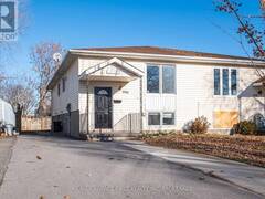 906 UXBRIDGE CRESCENT Kingston Ontario, K7M 8K9