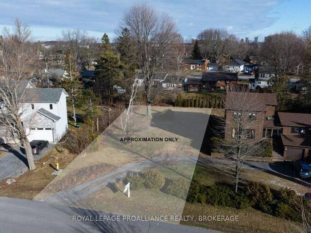 28 PARK CRESCENT Kingston Ontario, K7M 4J2