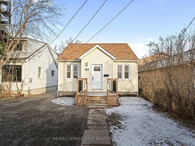 847 DIVISION STREET Kingston Ontario, K7K 4C4