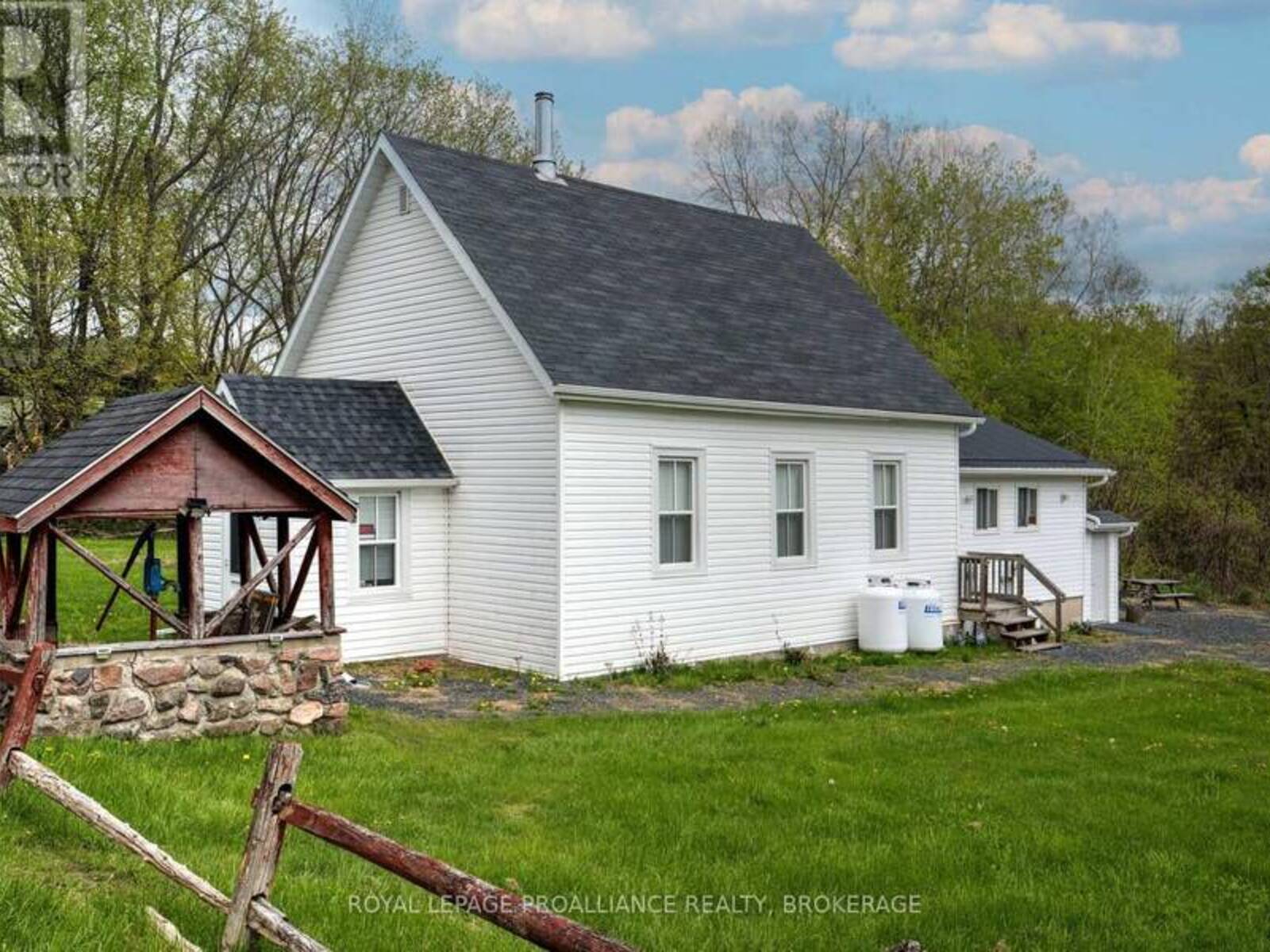 1867 CROW LAKE ROAD, Tay Valley, Ontario K0H 2B0