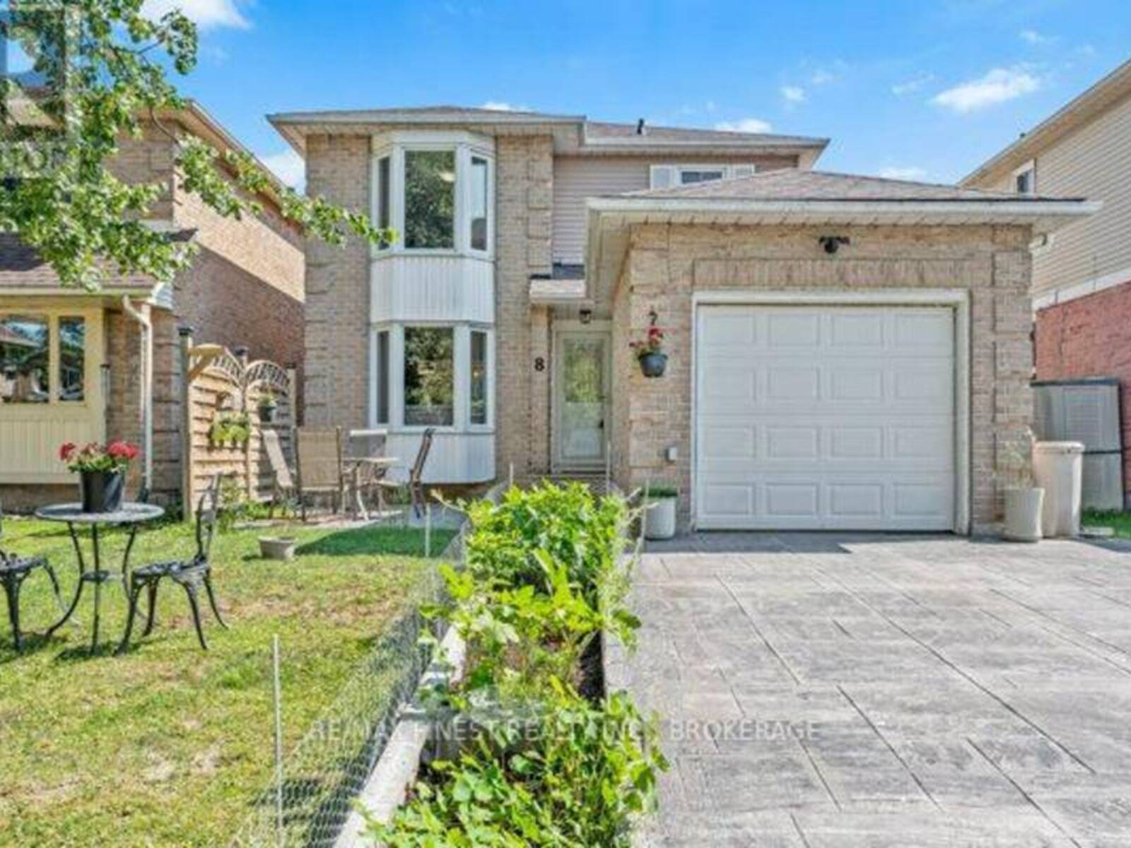 8 RICHDALE COURT, Kingston, Ontario K7K 6N1