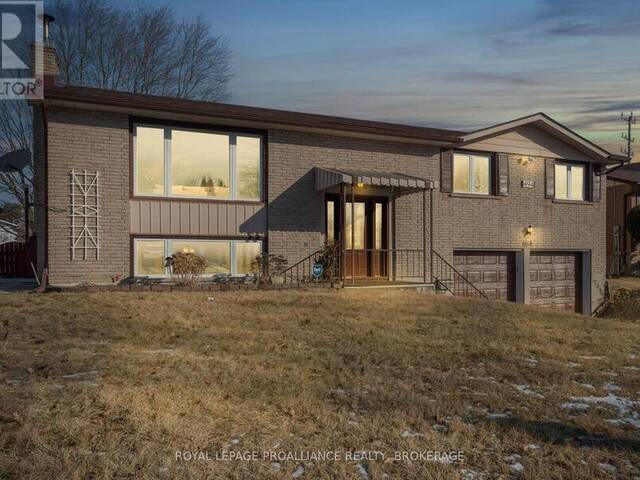 494 ROOSEVELT DRIVE Kingston Ontario, K7M 4B1