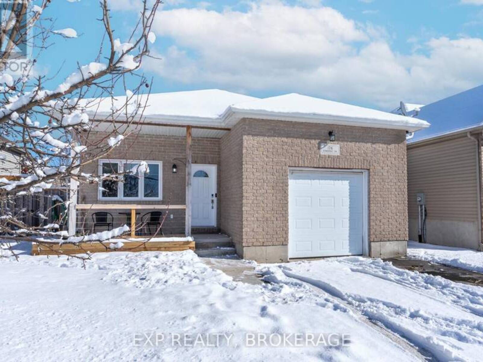 176 SOMERSET DRIVE, Loyalist, Ontario K0H 1G0