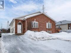 832 PEACHWOOD STREET Kingston Ontario, K7P 3G6