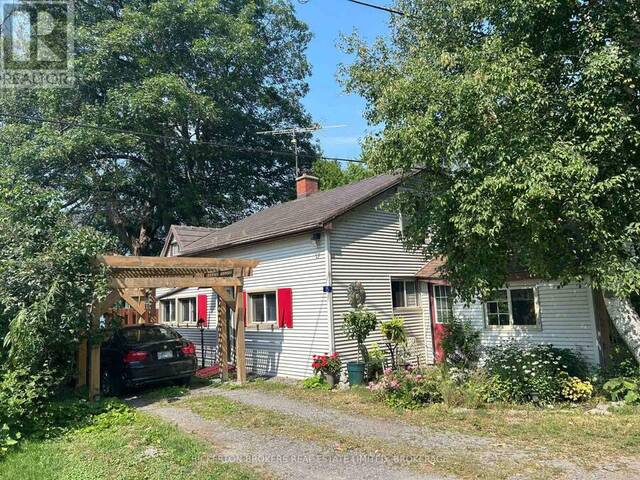 15 STURTIVANS LANE Gananoque Ontario, K7G 2V4 - 3 Bedrooms Waterfront Home For sale