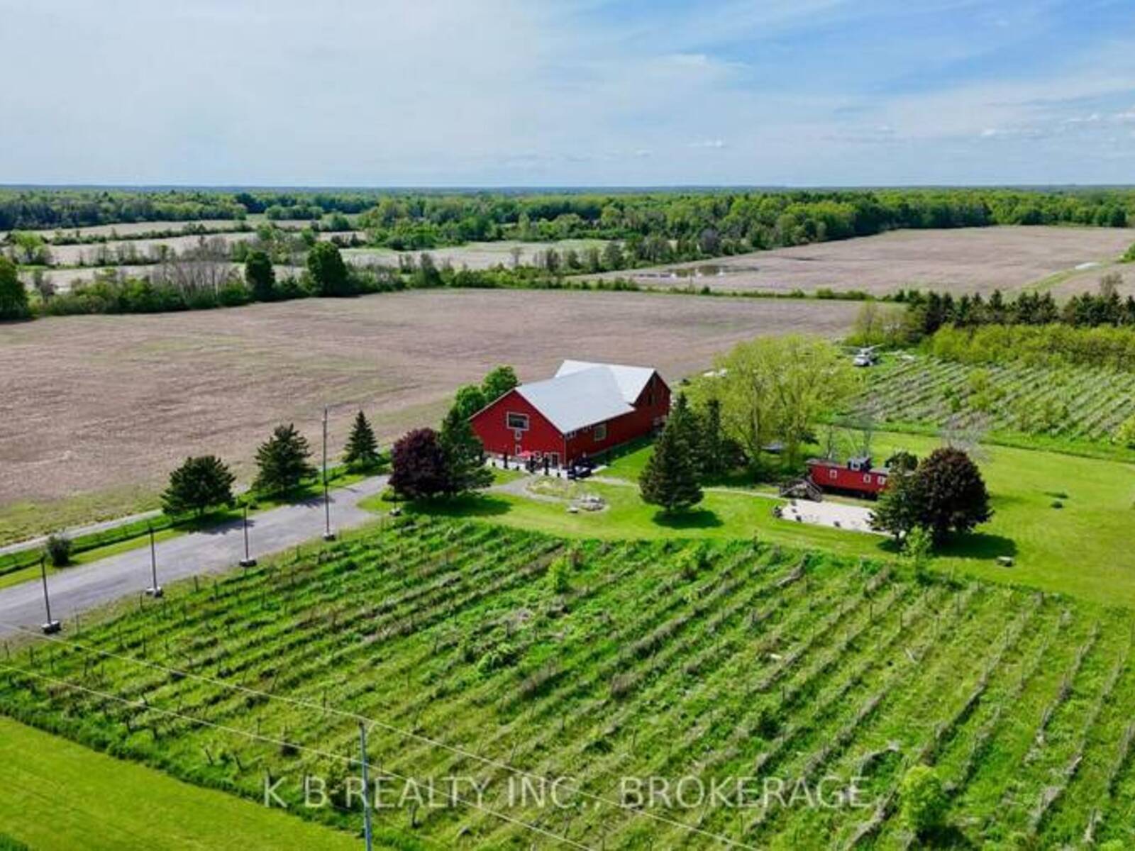 9261 LOYALIST PARKWAY, Greater Napanee, Ontario K0H 1G0