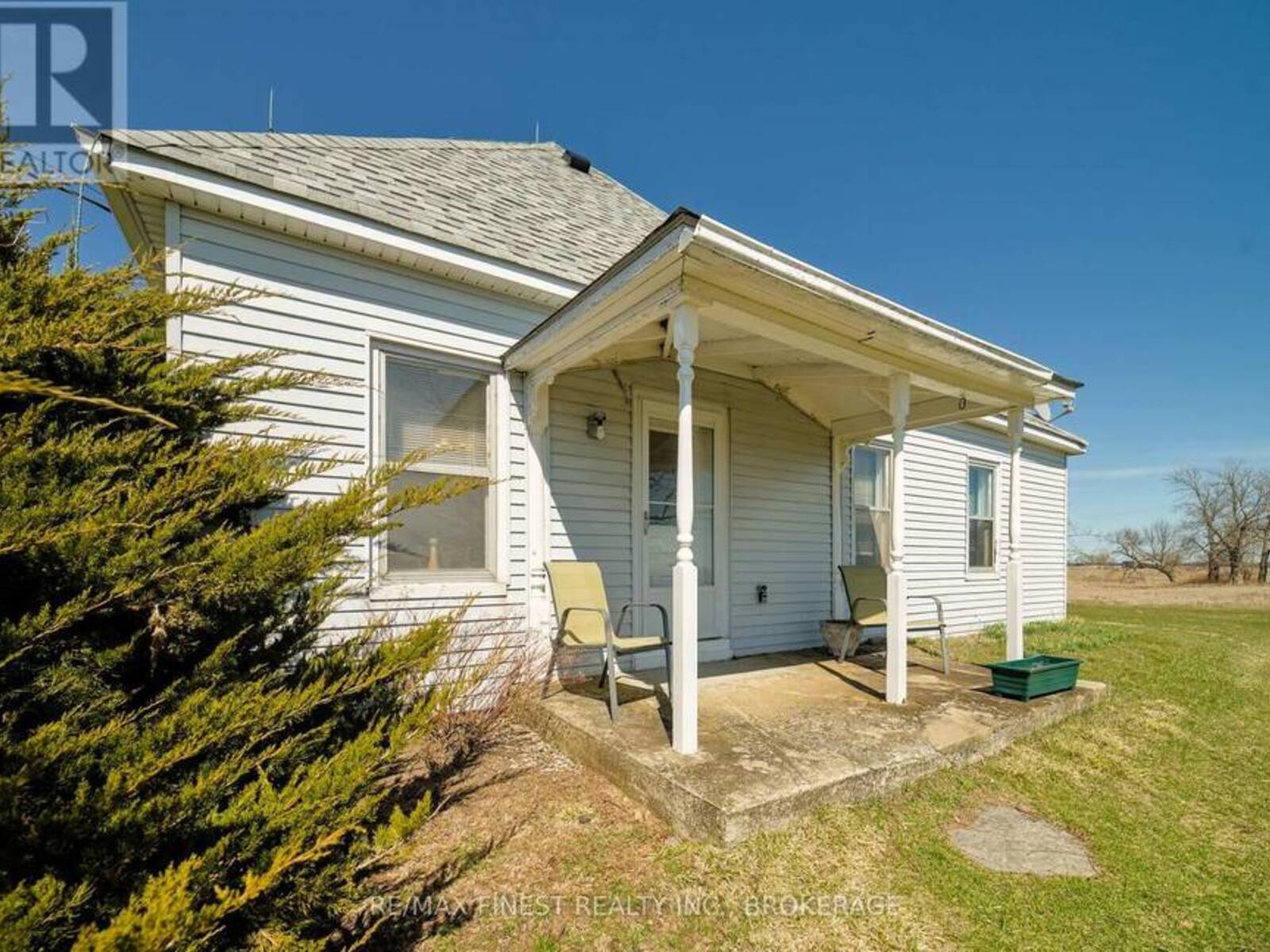 10 FRONT ROAD, Loyalist, Ontario K0H 2S0