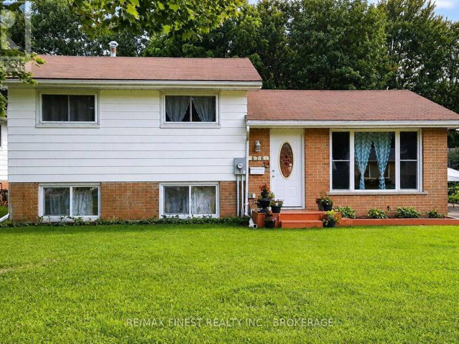 676 LAURIER BOULEVARD, Brockville, Ontario K6V 5X8