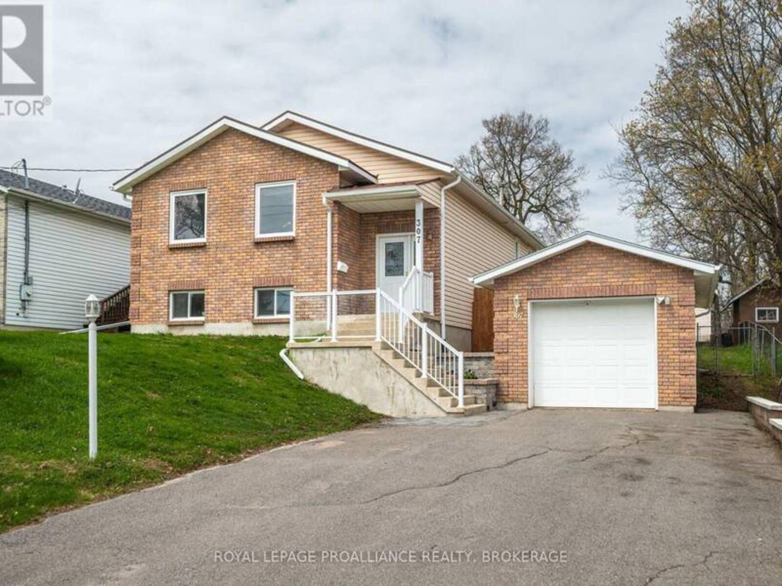 307 AMHERST DRIVE, Loyalist, Ontario K7N 1V3