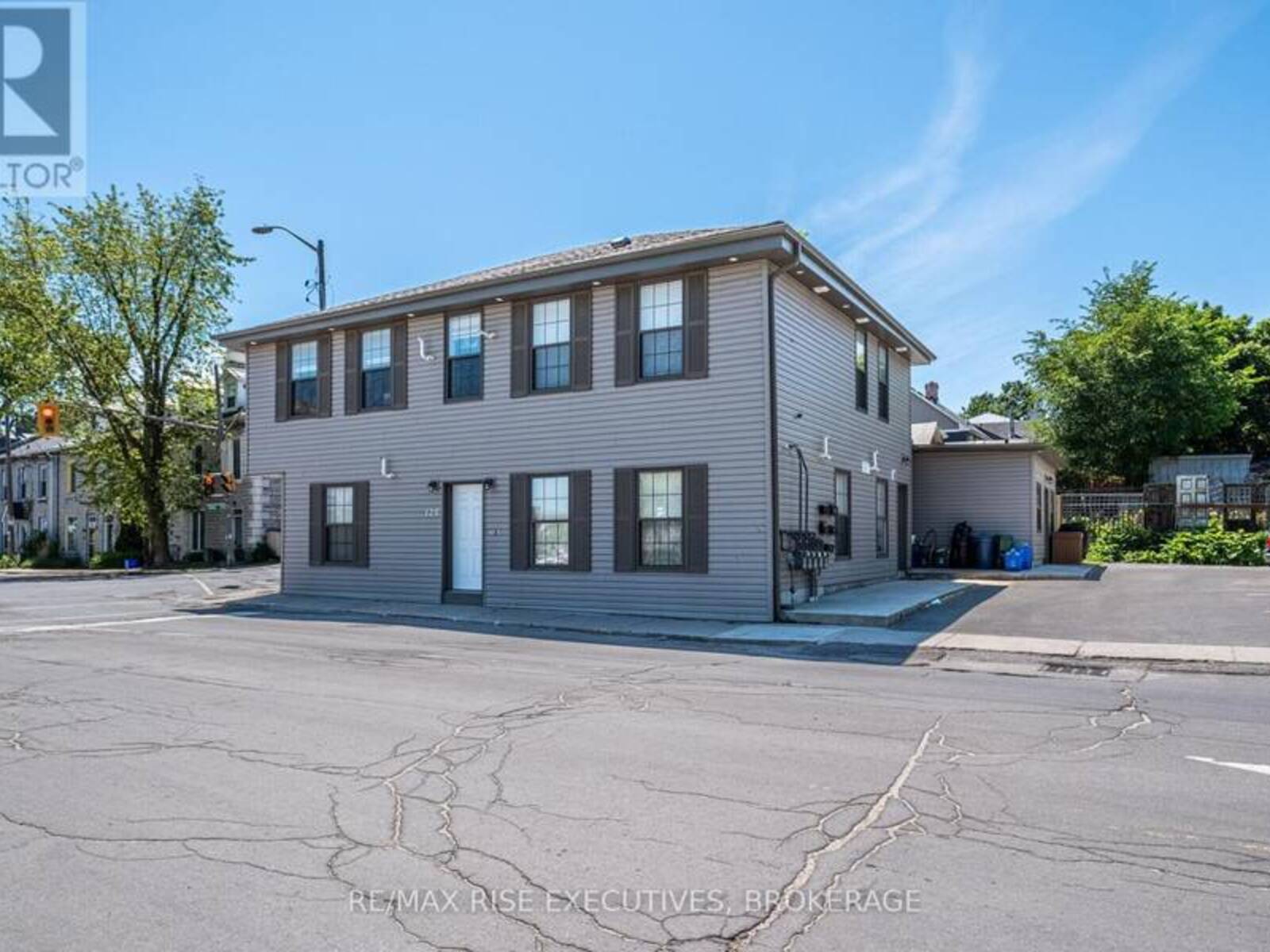 120 YONGE STREET, Kingston, Ontario K7M 1E0