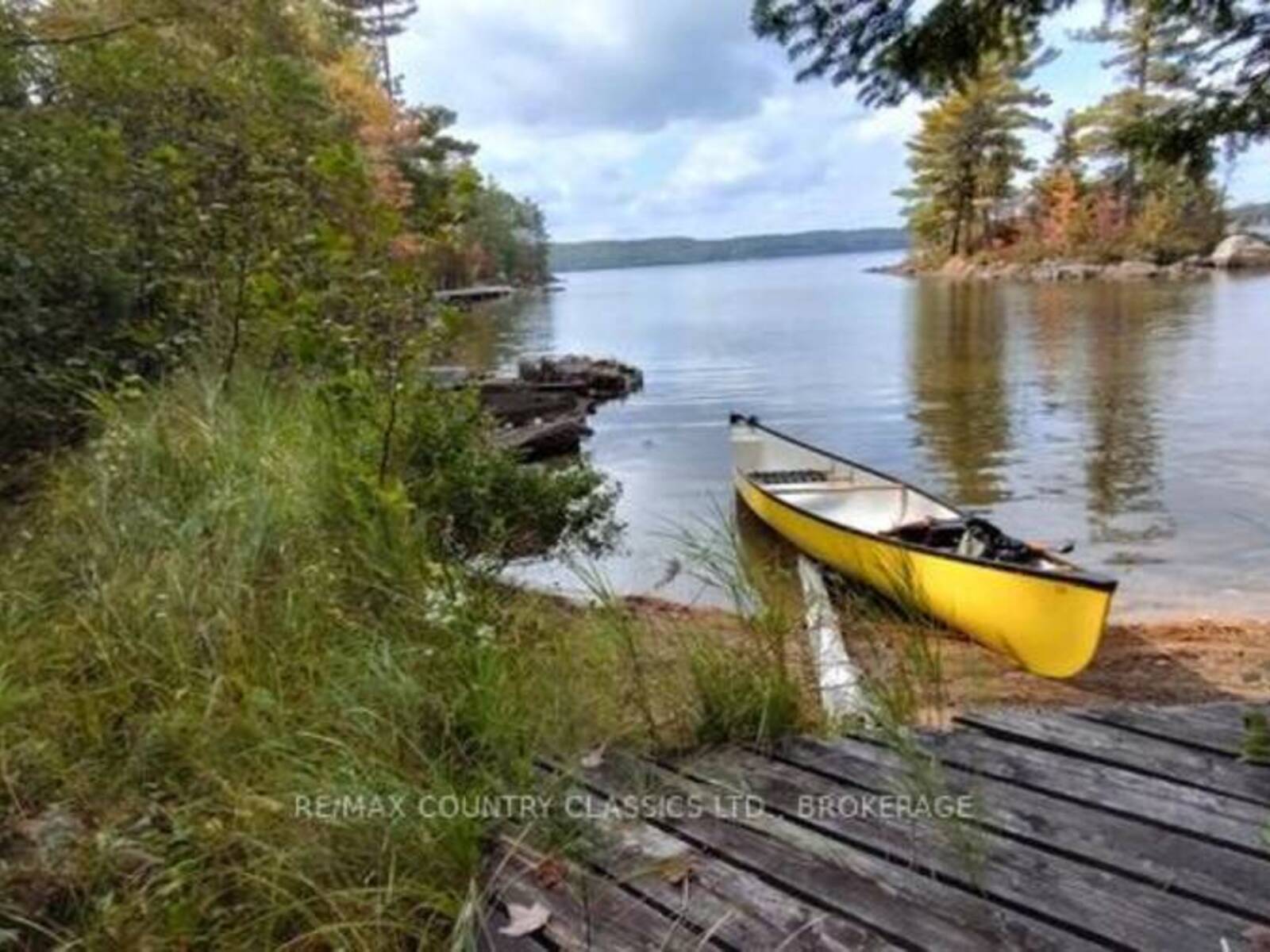 860 MAZINAW LAKE, Addington Highlands, Ontario K0H 1K0