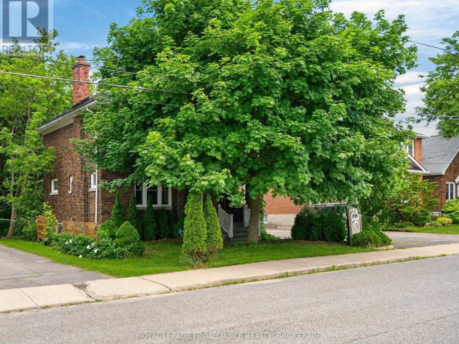 101 NAPIER STREET, Kingston, Ontario K7L 4G2