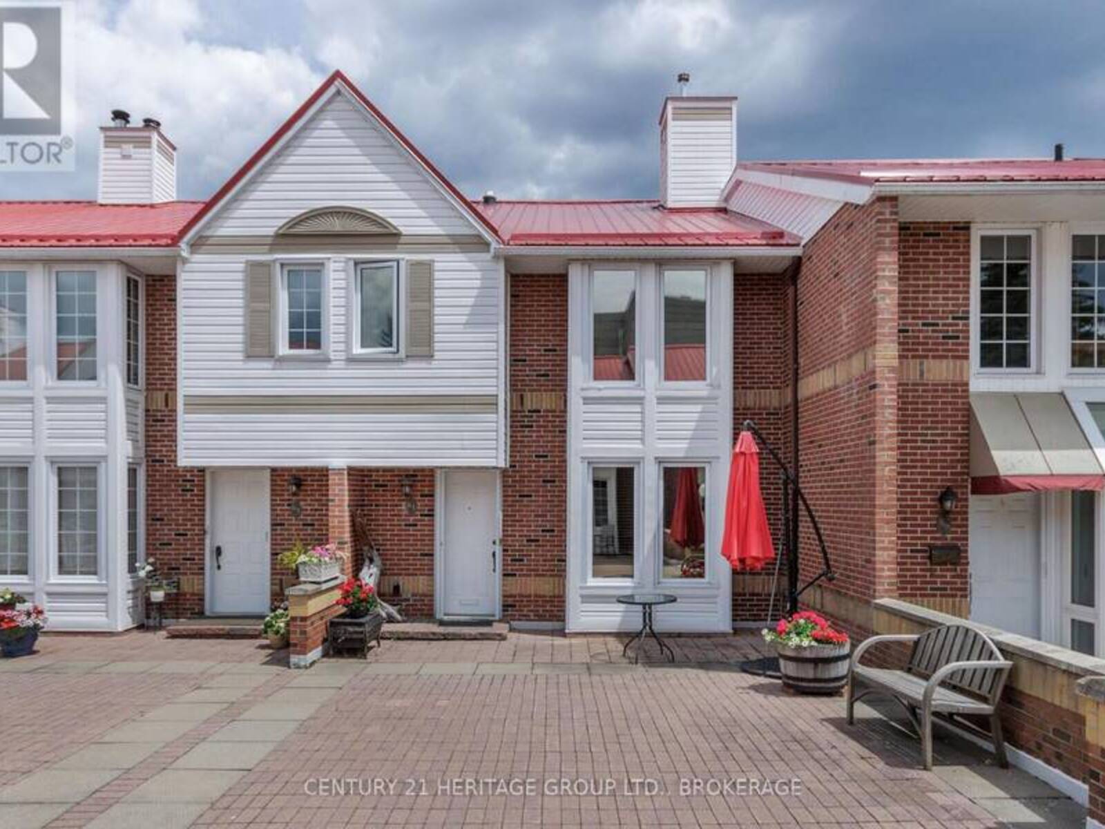 61 - 1 PLACE D'ARMES, Kingston, Ontario K7K 6S3