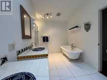 27 RIVERSIDE DRIVE | Kingston Ontario | Slide Image Thirty