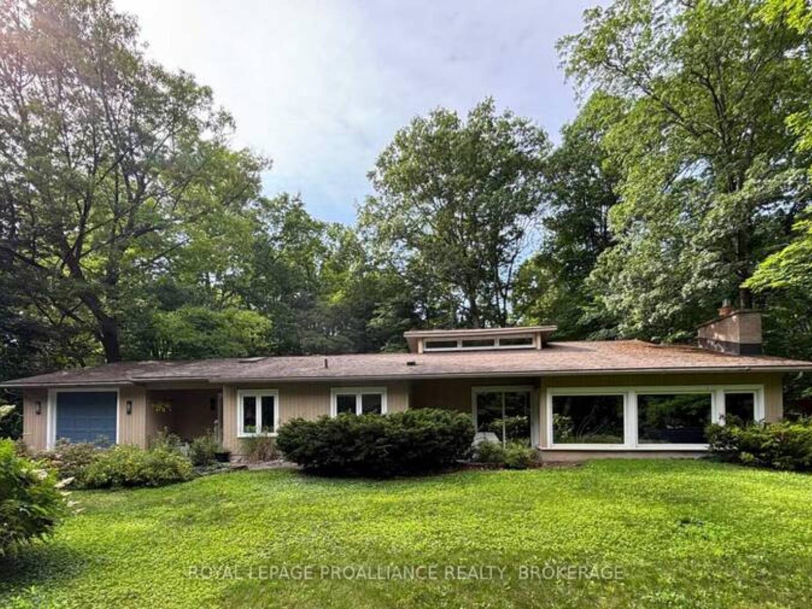 27 RIVERSIDE DRIVE, Kingston, Ontario K7L 4V1