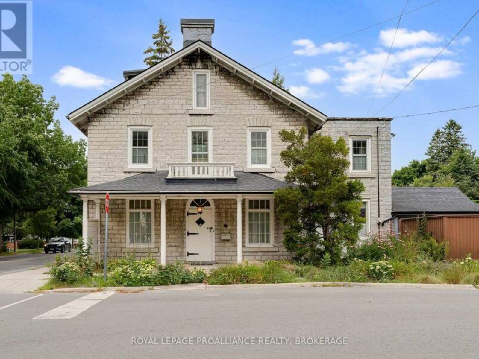 2 ALWINGTON AVENUE, Kingston, Ontario K7L 4R3
