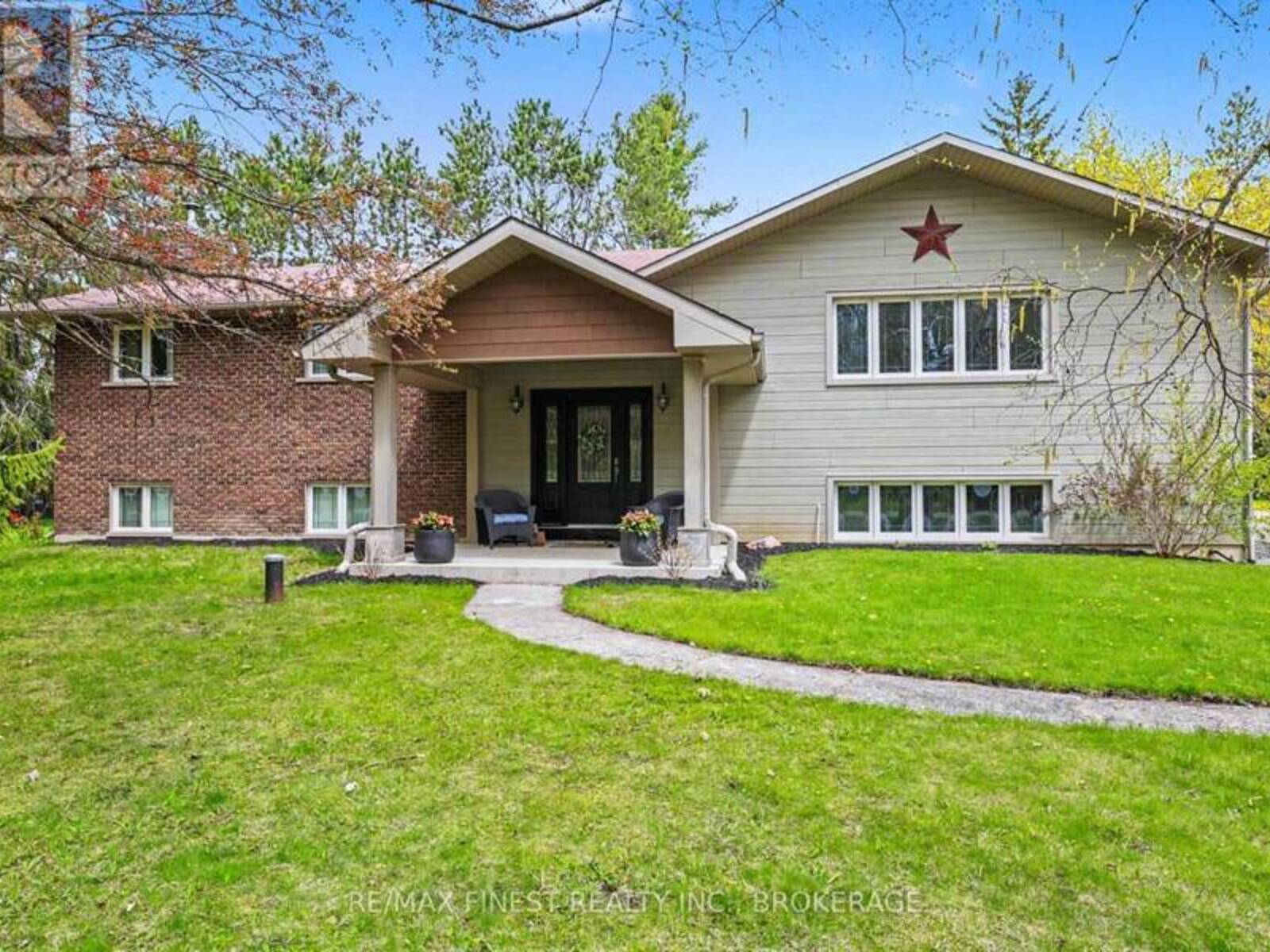 2518 RIDEAU FERRY ROAD, Perth, Ontario K7H 3C7