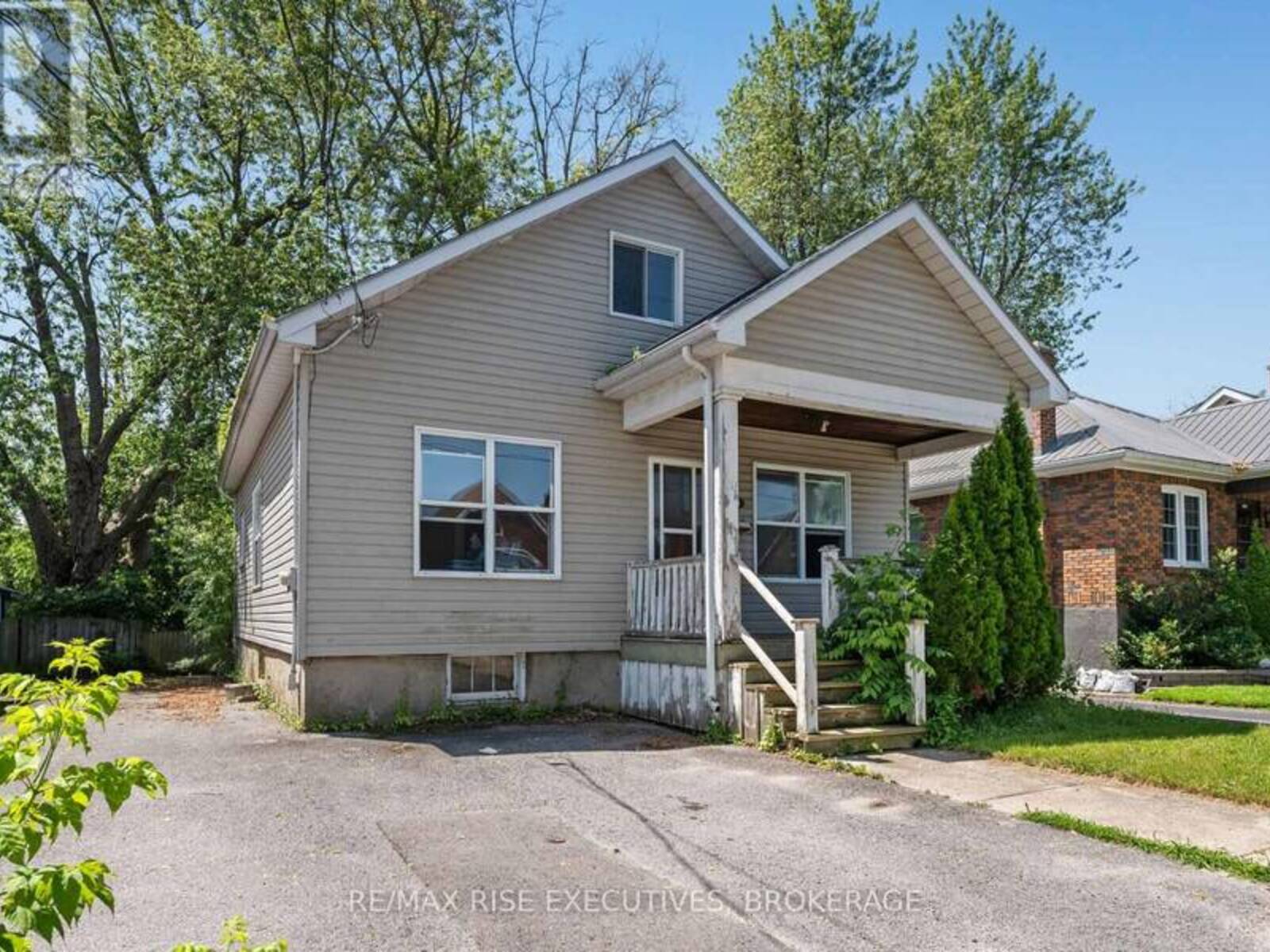 690 JOHNSON STREET, Kingston, Ontario K7L 2A8