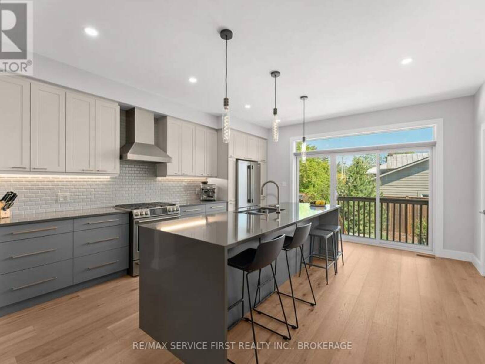15 GRANGE STREET, Kingston, Ontario K7M 2J5
