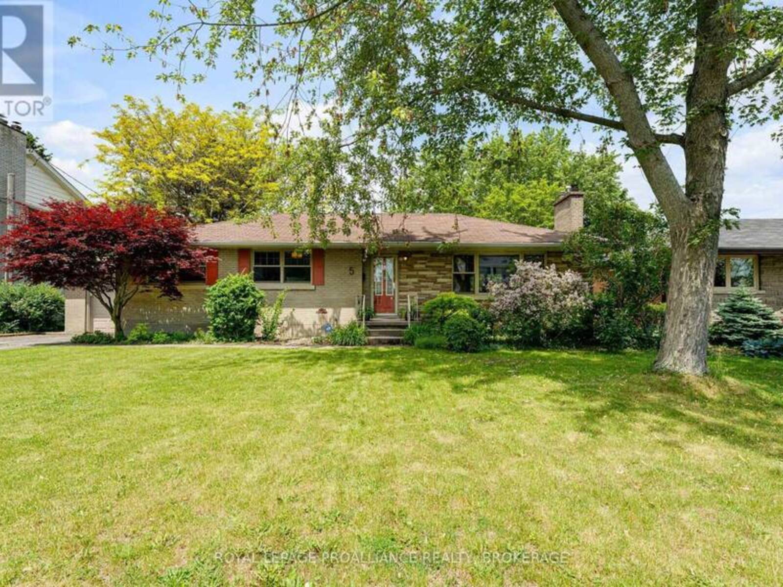 5 WATTS CRESCENT, Kingston, Ontario K7M 2P4