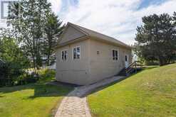 31 LEAVIS SHORES | Gananoque Ontario | Slide Image Eight