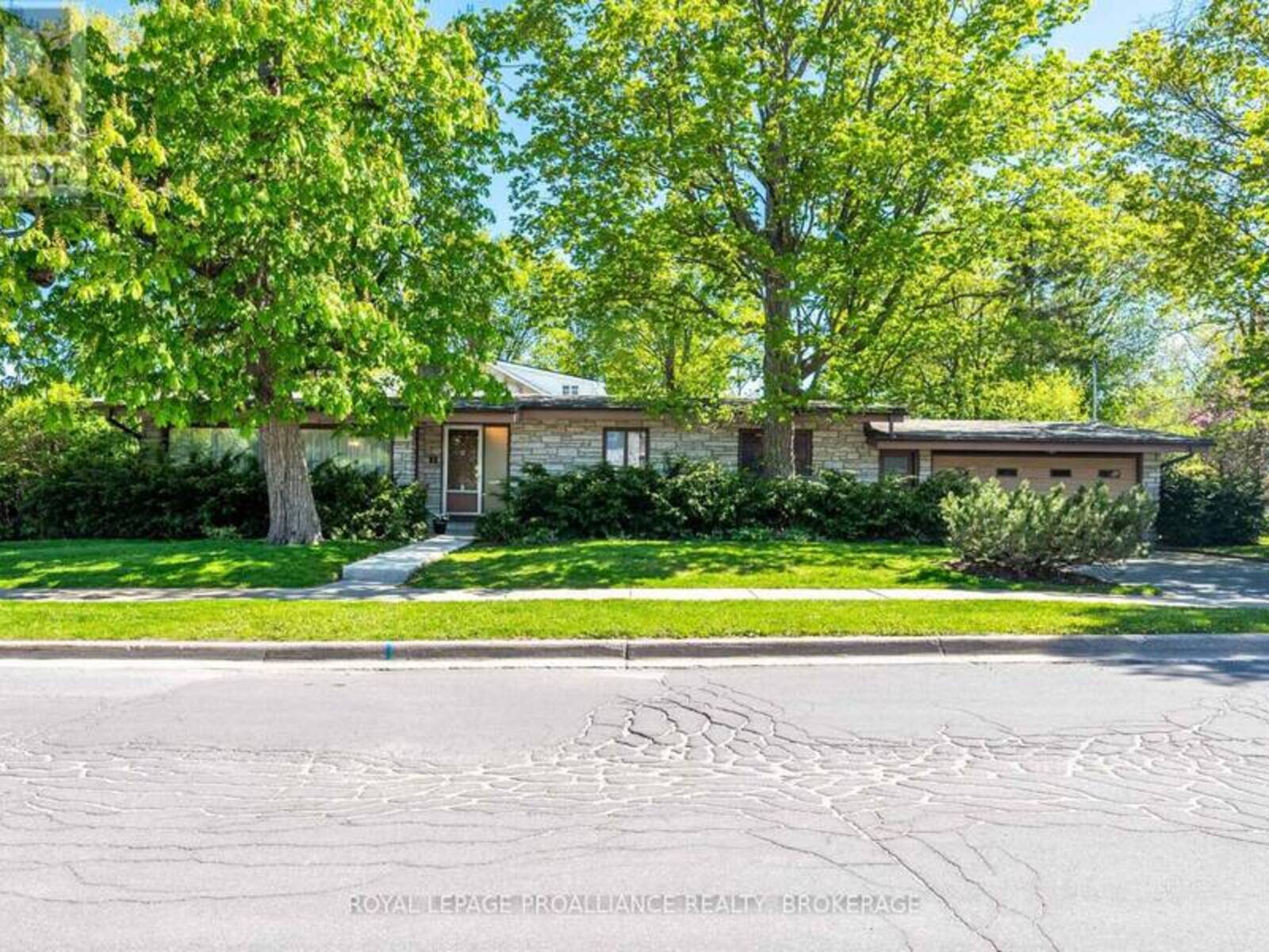 2 CHURCHILL STREET, Kingston, Ontario K7M 2K5