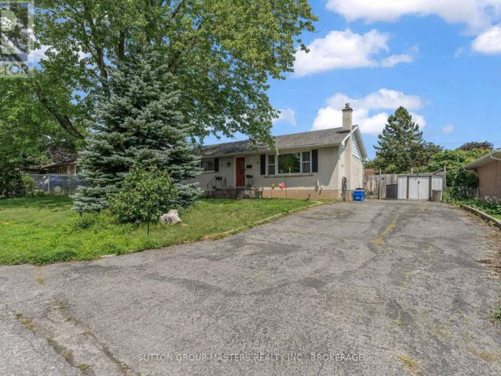 39 OXFORD CRESCENT, Loyalist, Ontario K7N 1R1