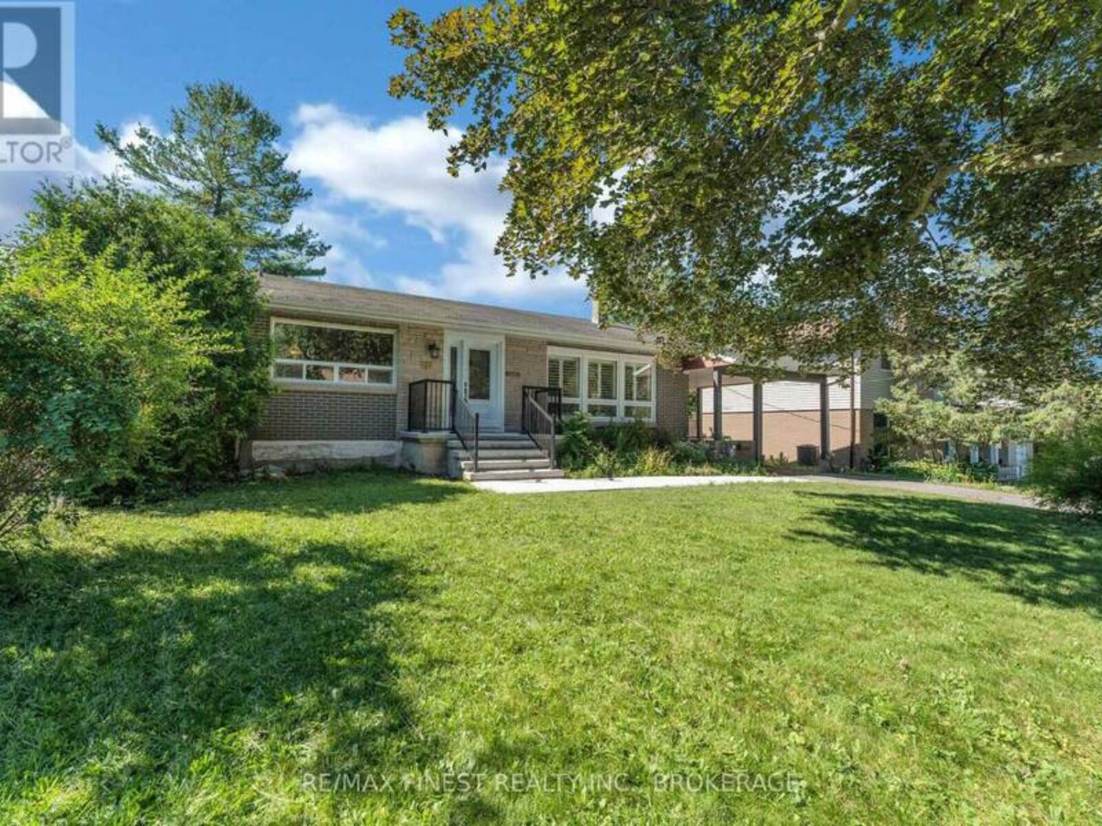 60 SHERWOOD DRIVE, Kingston, Ontario K7M 2E3