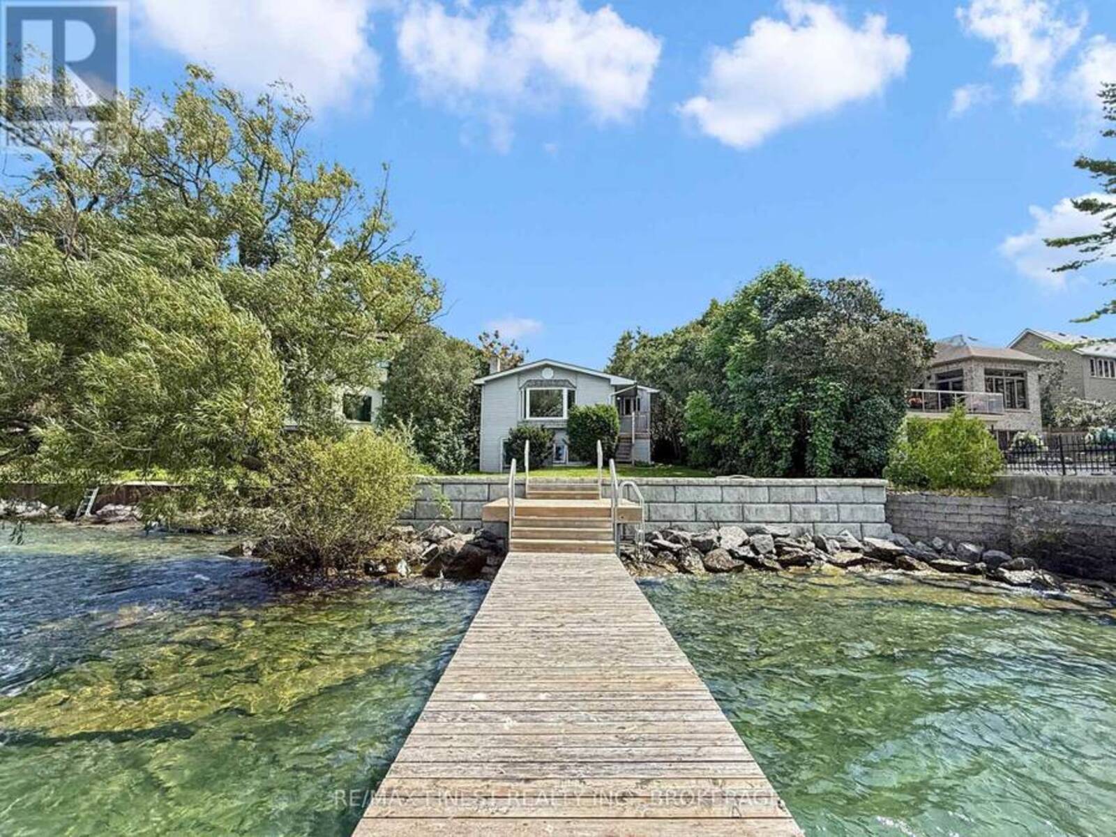 9 POINT CRESCENT, Kingston, Ontario K7M 3P2
