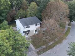 33 CALDERWOOD DRIVE Kingston Ontario, K7M 6L5