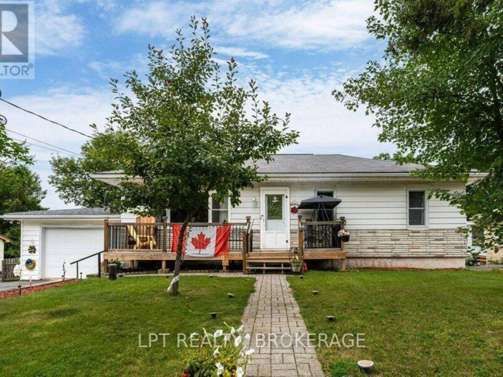 6175 LAKEVIEW DRIVE, South Frontenac, Ontario K0H 2W0