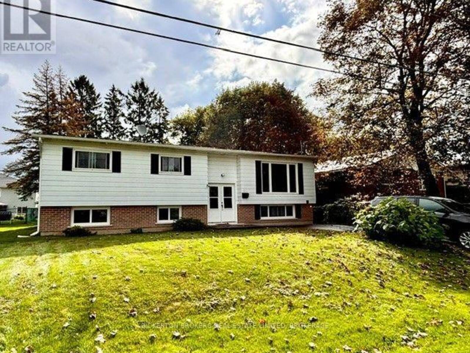 355 OAK STREET, Gananoque, Ontario K7G 2R7
