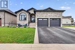 142 GILDERSLEEVE BOULEVARD | Loyalist Ontario | Slide Image One