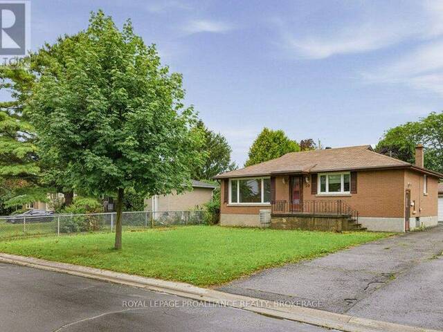 59 CAMPBELL CRESCENT Kingston Ontario, K7M 1Z6 - 4 Bedrooms Home For Sale