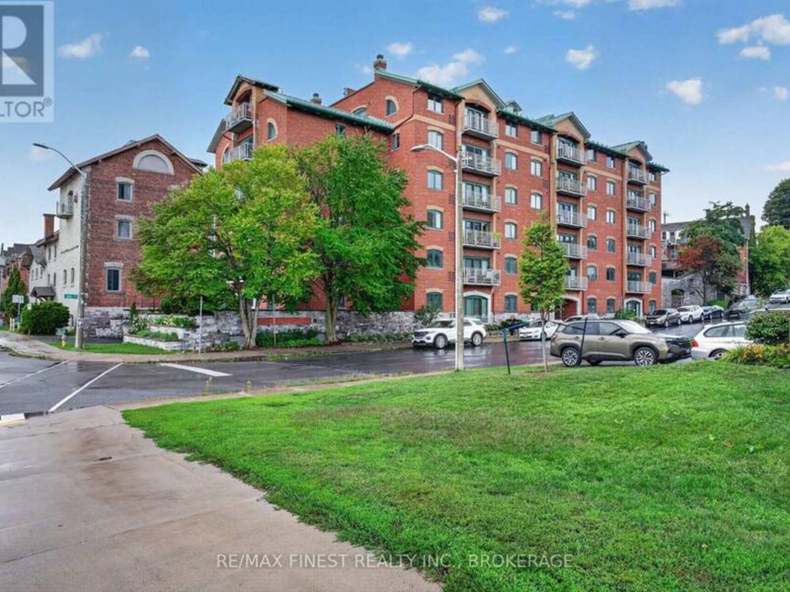 302 - 2 BAY STREET, Kingston, Ontario K7K 6T7