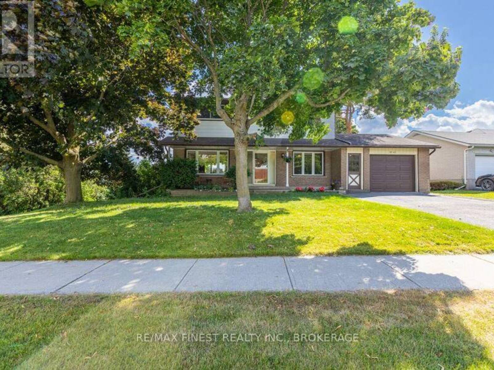 1043 LINCOLN DRIVE, Kingston, Ontario K7M 4Z3