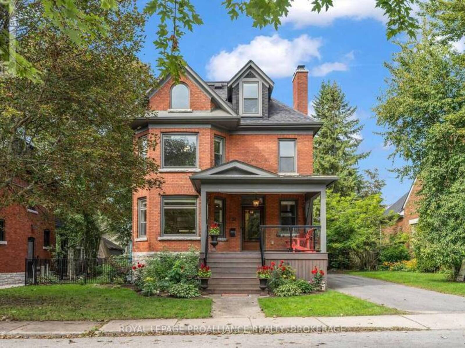 32 KENSINGTON AVENUE, Kingston, Ontario K7L 4B5
