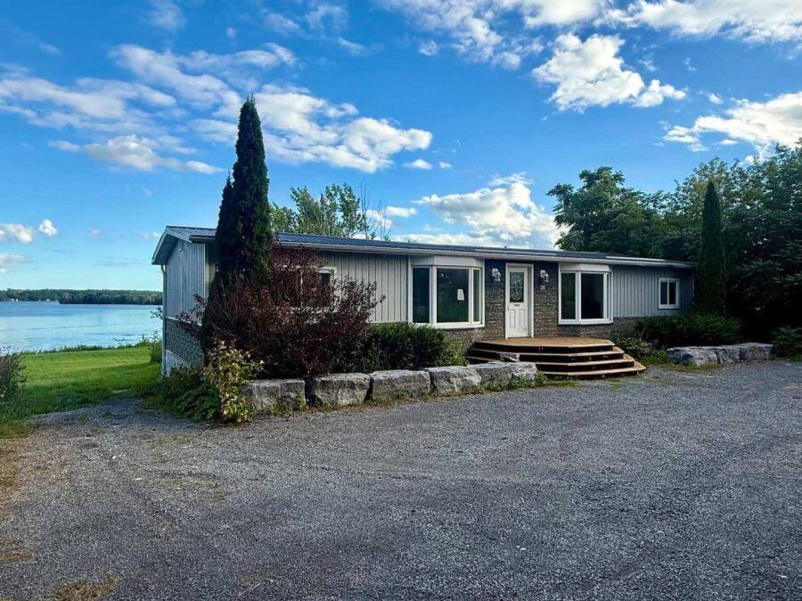 38 MAIN STREET, Deseronto, Ontario K0K 1X0