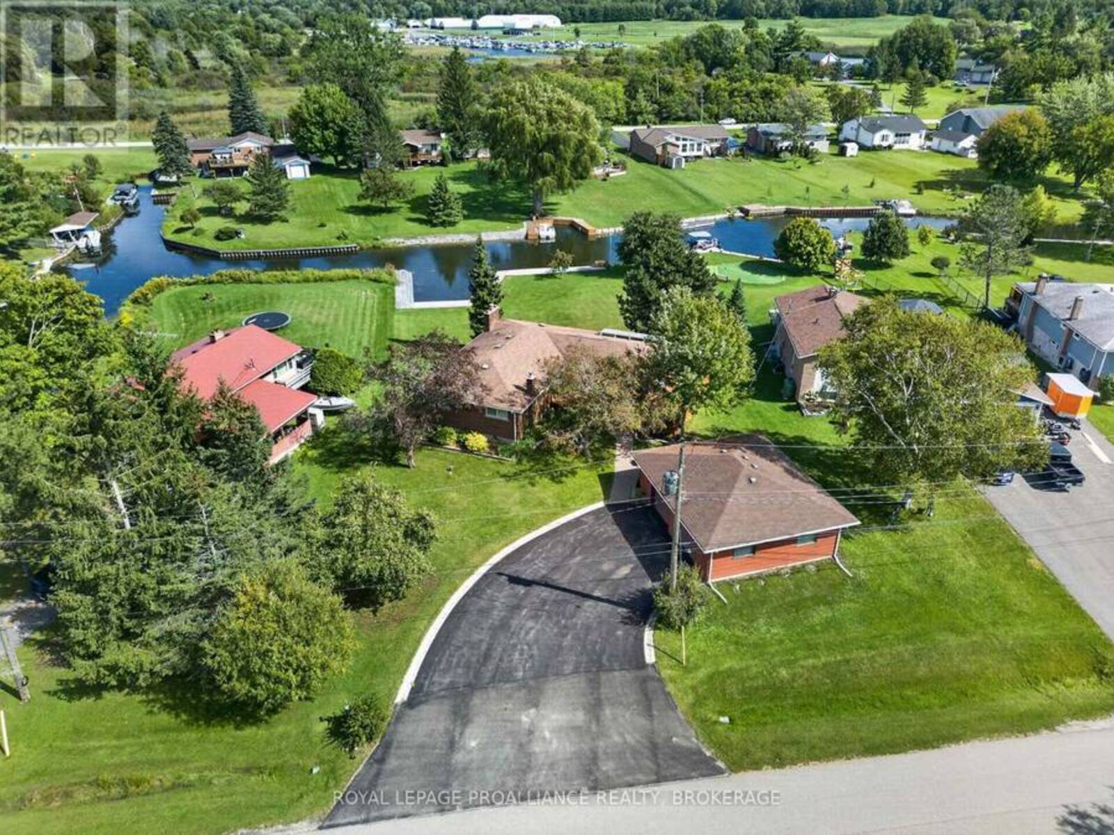 38 WILLOWBANK ROAD W, Gananoque, Ontario K7G 2V5